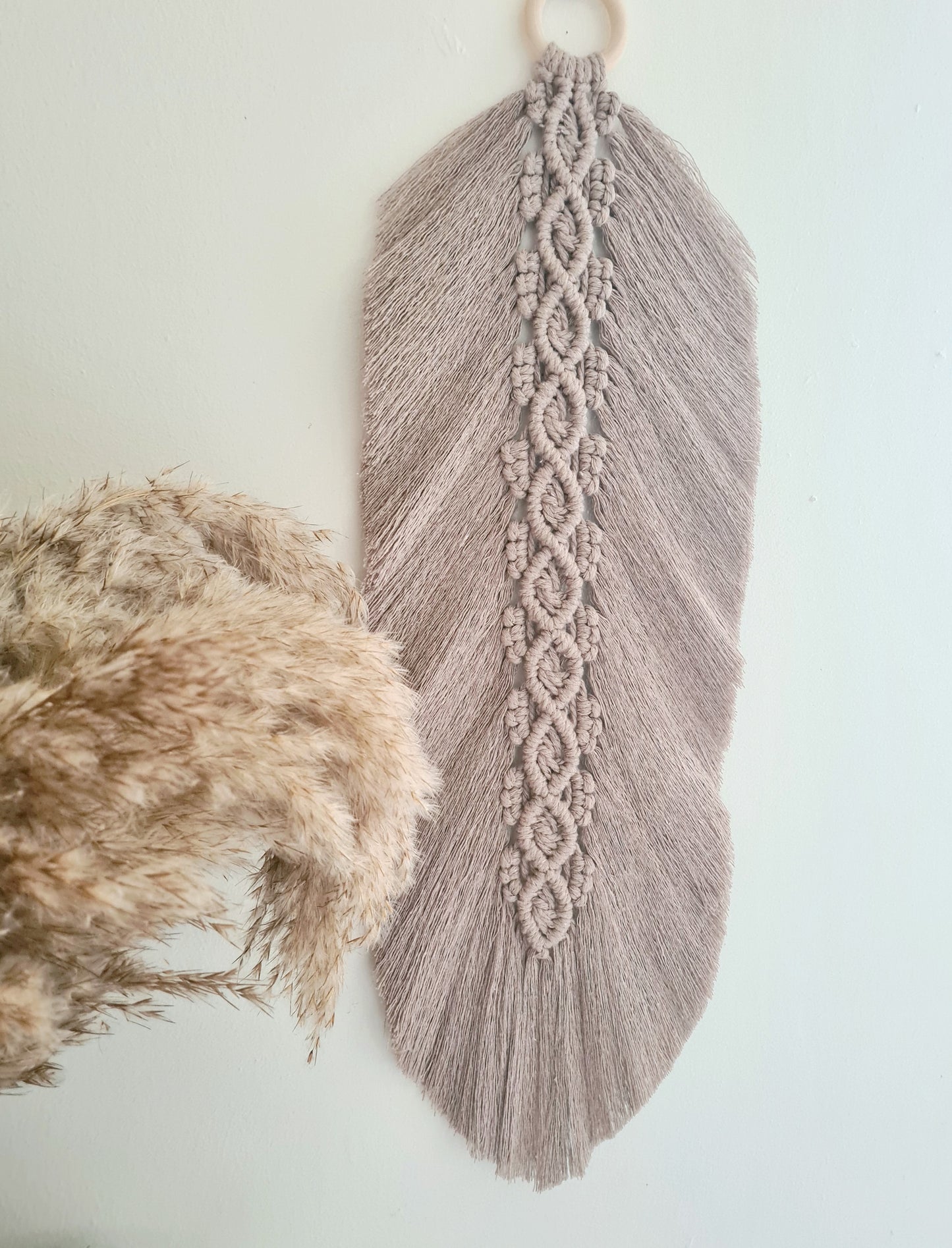 Macrame feathers